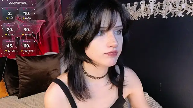 Snapshot of dark_vamp_ chatting on 10-28-25, 05:23 dark vamp  online show from 10-28-25, 05:23