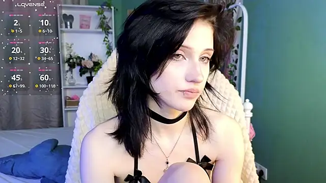 Snapshot of dark_vamp_ chatting on 10-19-25, 02:42 dark vamp  online show from 10-19-25, 02:42