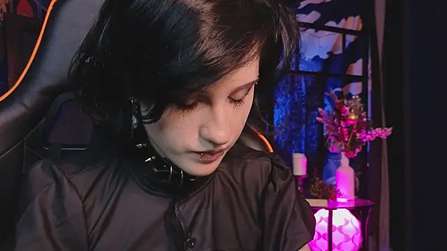 Snapshot of dark_vamp_ chatting on 01-22-25, 03:29 dark vamp  online show from 01-22-25, 03:29