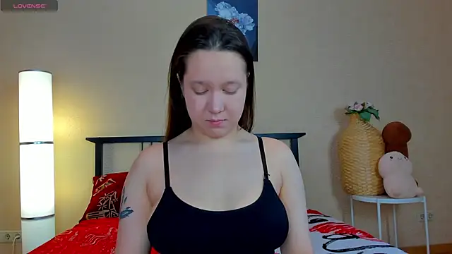 Snapshot of Mira_Karter chatting on 06-10-26, 02:35 Mira Karter online show from 06-10-26, 02:35
