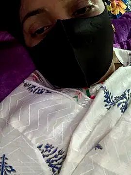 Snapshot of PeaCoooock chatting on 11-05-25, 05:38 PeaCoooock online show from 11-05-25, 05:38