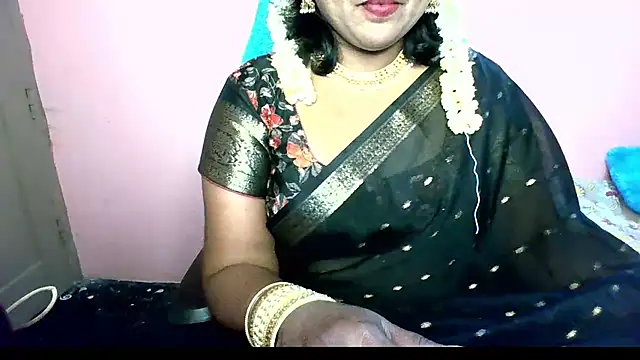 Snapshot of honey-sexy chatting on 07-18-26, 08:56 honey-sexy online show from 07-18-26, 08:56