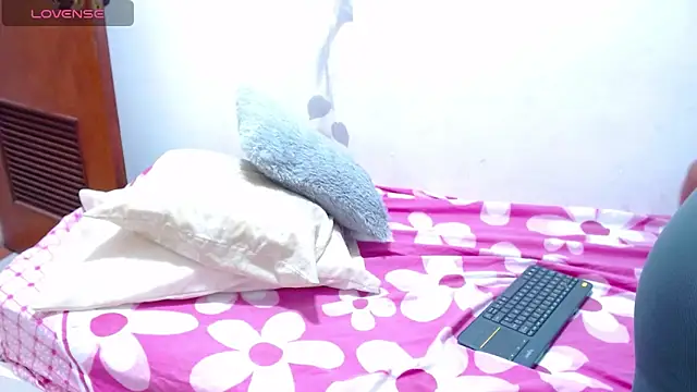 ZuryFerrari online show from 11-21-25, 03:33