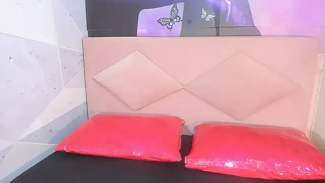 Snapshot of Lucy_White__ chatting on 03-02-25, 08:35 Lucy White online show from 03-02-25, 08:35