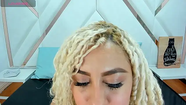 Lucy White   online show from 11-29-25, 08:09