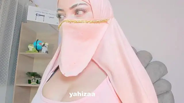 Snapshot of Amaltea chatting on 11-12-25, 08:01 Amaltea online show from 11-12-25, 08:01