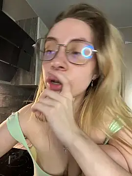 Snapshot of Kitty_Katrine chatting on 05-15-26, 06:06 Kitty Katrine online show from 05-15-26, 06:06