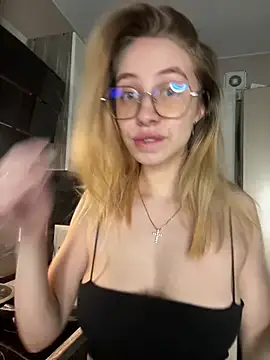 Snapshot of Kitty_Katrine chatting on 04-17-26, 05:05 Kitty Katrine online show from 04-17-26, 05:05