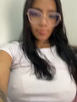 Snapshot of dolcebella chatting on 02-14-26, 06:41 dolcebella online show from 02-14-26, 06:41