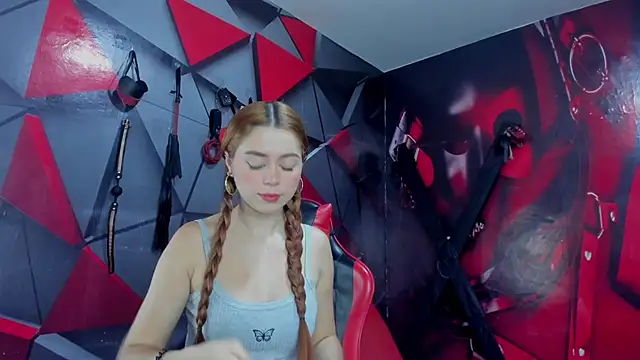 Snapshot of Hana_and_Zeta chatting on 12-14-25, 12:22 Hana and Zeta online show from 12-14-25, 12:22