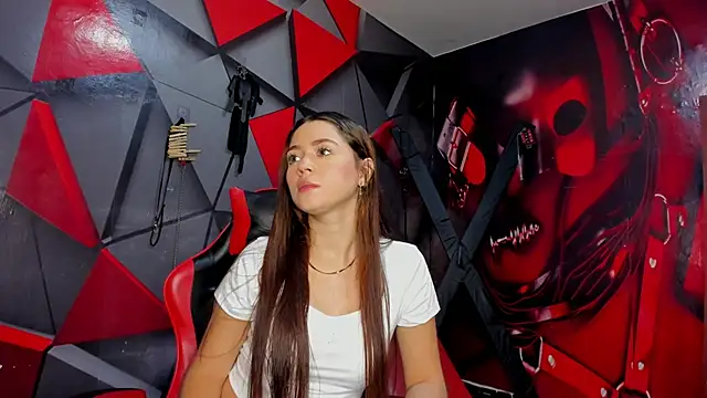 Snapshot of Hana_and_Zeta chatting on 11-05-25, 12:19 Hana and Zeta online show from 11-05-25, 12:19