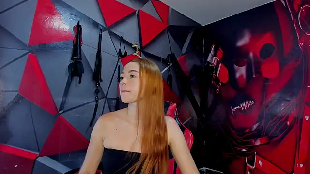 Snapshot of Hana_and_Zeta chatting on 12-16-25, 12:20 Hana and Zeta online show from 12-16-25, 12:20