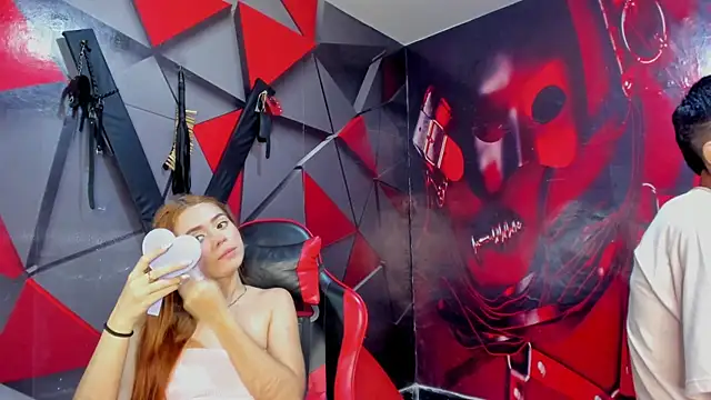 Snapshot of Hana_and_Zeta chatting on 12-01-25, 12:28 Hana and Zeta online show from 12-01-25, 12:28