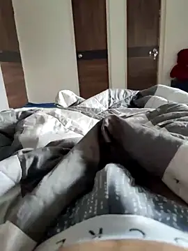 Snapshot of jerry_2204 chatting on 12-17-24, 02:44 jerry 2204 online show from 12-17-24, 02:44