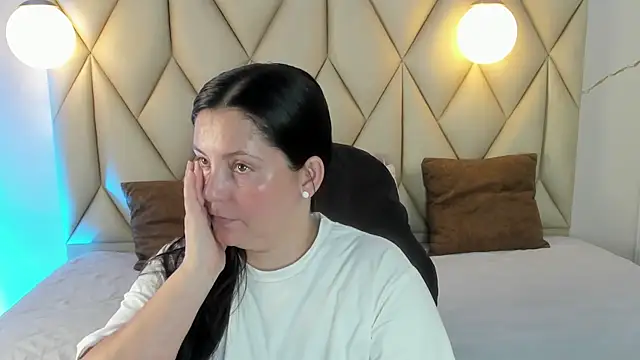 Snapshot of angelswets chatting on 07-10-26, 02:50 angelswets online show from 07-10-26, 02:50