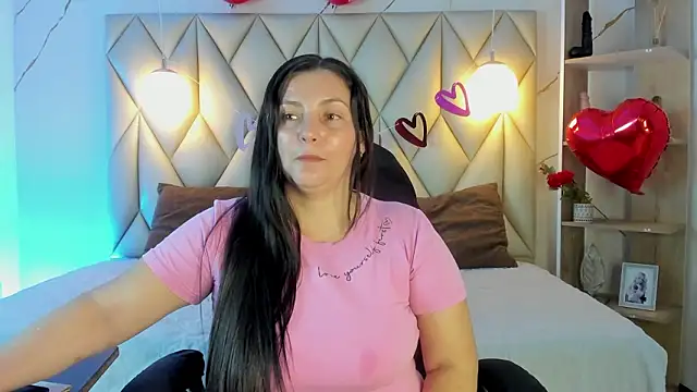 Snapshot of angelswets chatting on 02-17-26, 01:41 angelswets online show from 02-17-26, 01:41