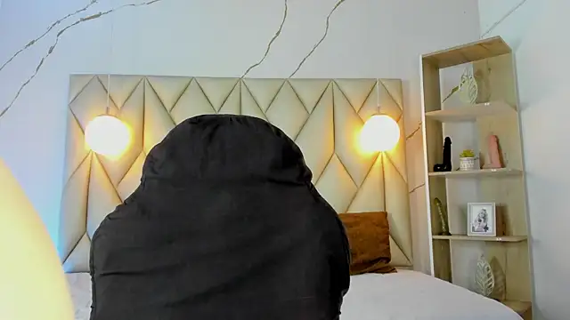 Snapshot of angelswets chatting on 01-16-26, 01:37 angelswets online show from 01-16-26, 01:37