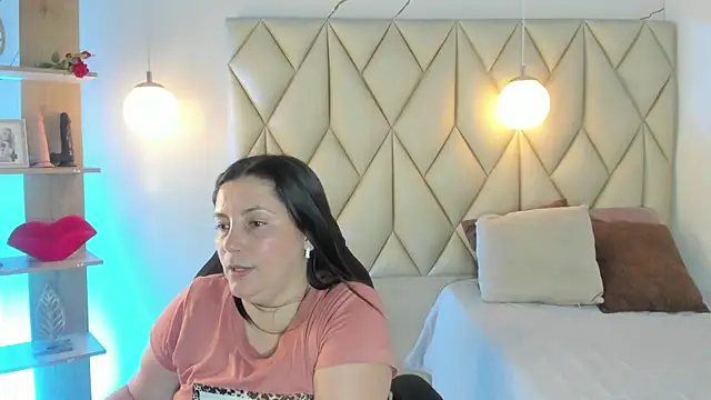Snapshot of angelswets chatting on 05-28-26, 02:12 angelswets online show from 05-28-26, 02:12