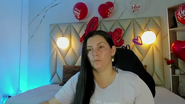 Snapshot of angelswets chatting on 02-15-26, 01:21 angelswets online show from 02-15-26, 01:21