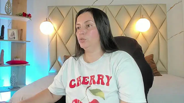 Snapshot of angelswets chatting on 06-19-26, 02:23 angelswets online show from 06-19-26, 02:23