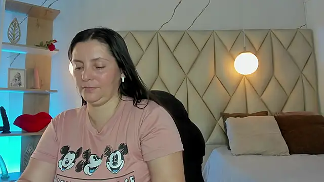 Snapshot of angelswets chatting on 05-29-26, 02:12 angelswets online show from 05-29-26, 02:12