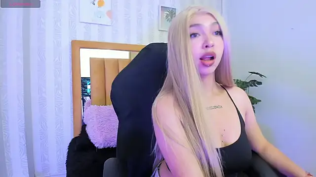 Snapshot of pettit_courtny chatting on 10-13-25, 08:10 pettit courtny online show from 10-13-25, 08:10