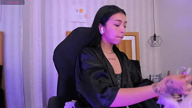 Snapshot of pettit_courtny chatting on 10-10-25, 09:04 pettit courtny online show from 10-10-25, 09:04