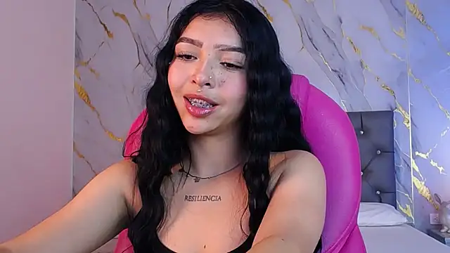 Snapshot of pettit_courtny chatting on 02-28-25, 08:07 pettit courtny online show from 02-28-25, 08:07