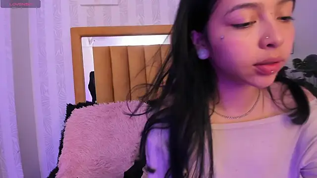 Snapshot of pettit_courtny chatting on 10-11-25, 09:05 pettit courtny online show from 10-11-25, 09:05