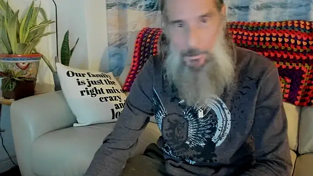 Snapshot of mindphu_k chatting on 11-08-25, 10:46 mindphu k online show from 11-08-25, 10:46