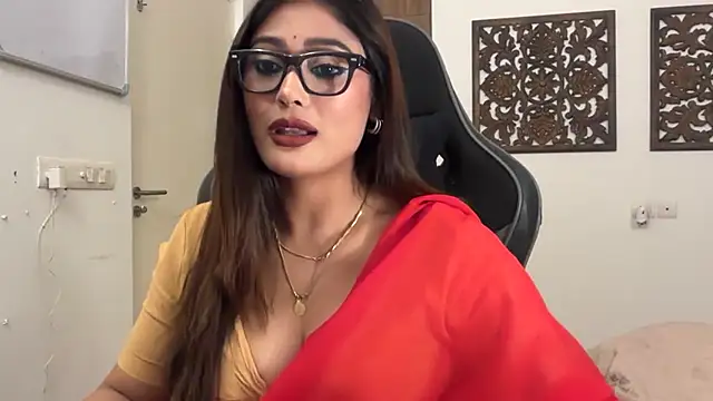 Snapshot of GoddessAnna chatting on 11-18-25, 06:00 GoddessAnna online show from 11-18-25, 06:00