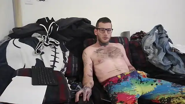 Snapshot of AlvinFoxx chatting on 11-04-25, 08:07 AlvinFoxx online show from 11-04-25, 08:07