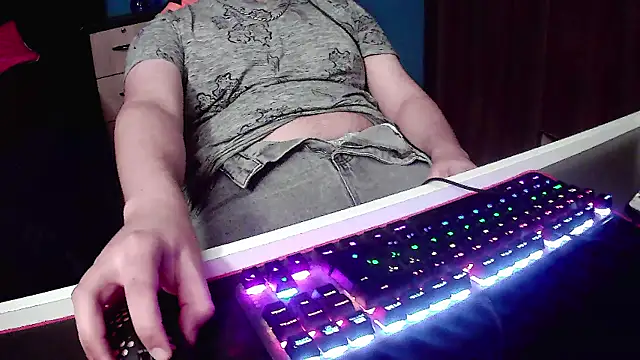 Snapshot of pisceslost chatting on 09-15-25, 12:33 pisceslost online show from 09-15-25, 12:33