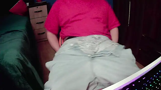 Snapshot of pisceslost chatting on 10-31-25, 11:44 pisceslost online show from 10-31-25, 11:44