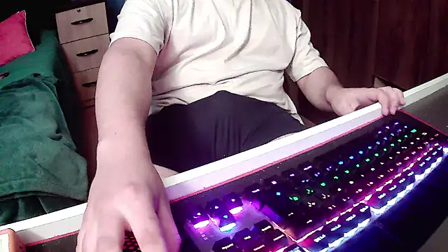 Snapshot of pisceslost chatting on 10-05-25, 01:18 pisceslost online show from 10-05-25, 01:18