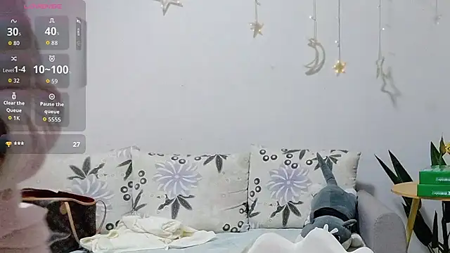 fanfan-FF online show from 10-27-25, 01:23