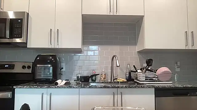 Snapshot of AveryJ99 chatting on 02-02-25, 03:39 AveryJ99 online show from 02-02-25, 03:39