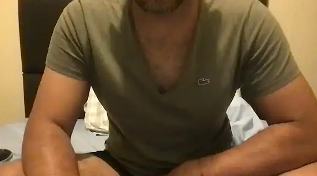 Snapshot of pe_netrad0r chatting on 12-26-24, 05:04 pe netrad0r online show from 12-26-24, 05:04