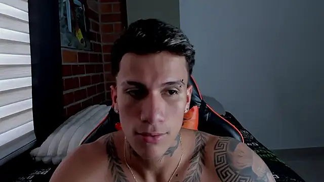 pettergrey1 online show from 11-06-25, 09:41