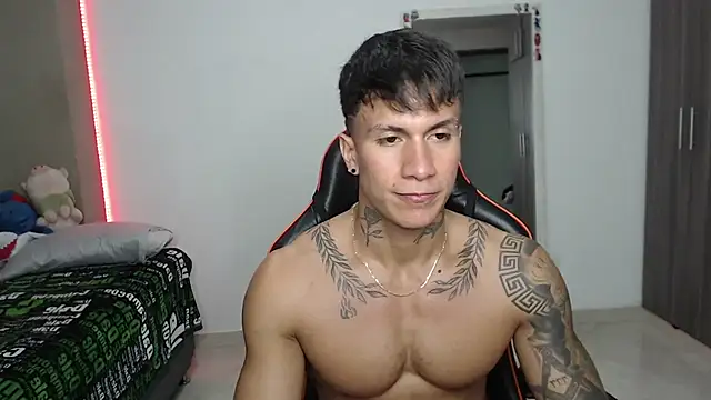 pettergrey1 online show from 04-10-26, 01:23