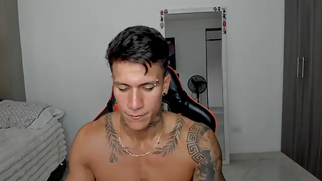 pettergrey1 online show from 02-11-26, 09:47