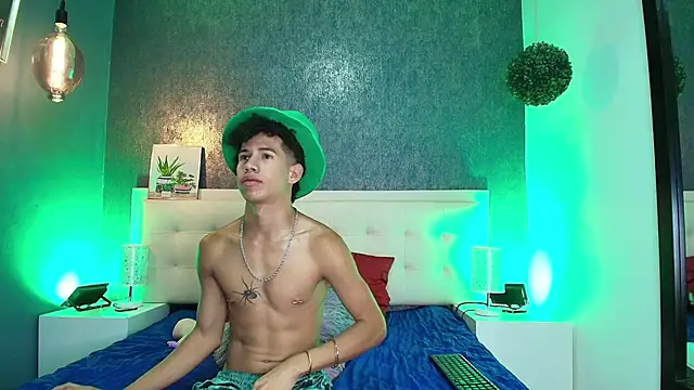 Snapshot of Erick_Zhimerman chatting on 03-18-25, 06:39 Erick Zhimerman online show from 03-18-25, 06:39
