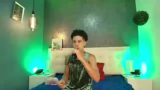 Snapshot of Erick_Zhimerman chatting on 03-18-25, 03:34 Erick Zhimerman online show from 03-18-25, 03:34