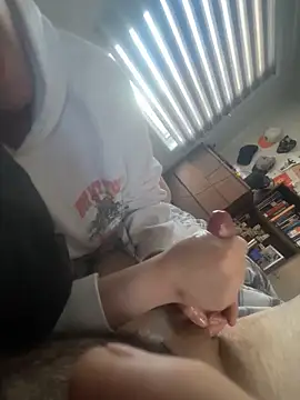 Snapshot of couplelti2 chatting on 12-13-24, 05:43 couplelti2 online show from 12-13-24, 05:43