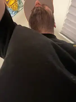 Snapshot of couplelti2 chatting on 12-20-24, 04:09 couplelti2 online show from 12-20-24, 04:09