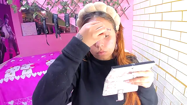 Snapshot of marcellaa303av chatting on 11-27-25, 03:51 marcellaa303av online show from 11-27-25, 03:51