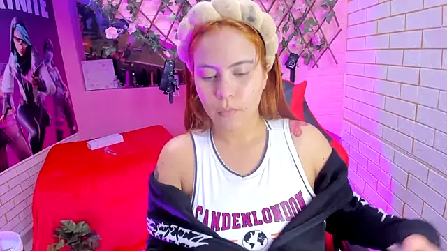 Snapshot of marcellaa303av chatting on 05-16-26, 01:37 marcellaa303av online show from 05-16-26, 01:37