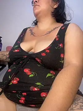 CinnamonCookiez online show from 10-18-25, 04:36