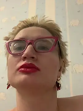 Snapshot of Charlotteeroseee chatting on 02-09-25, 12:49 Charlotteeroseee online show from 02-09-25, 12:49