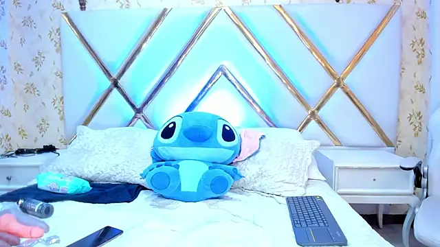 Snapshot of LaurenHu chatting on 03-18-25, 03:23 LaurenHu online show from 03-18-25, 03:23